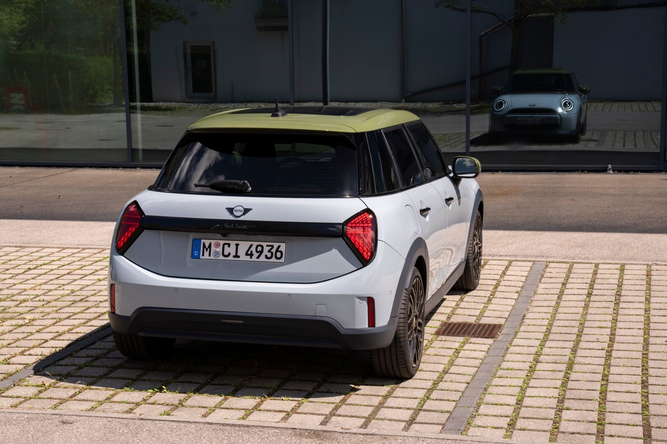 MINI Cooper S 5-Door Paul Smith Edition em Statement Grey.